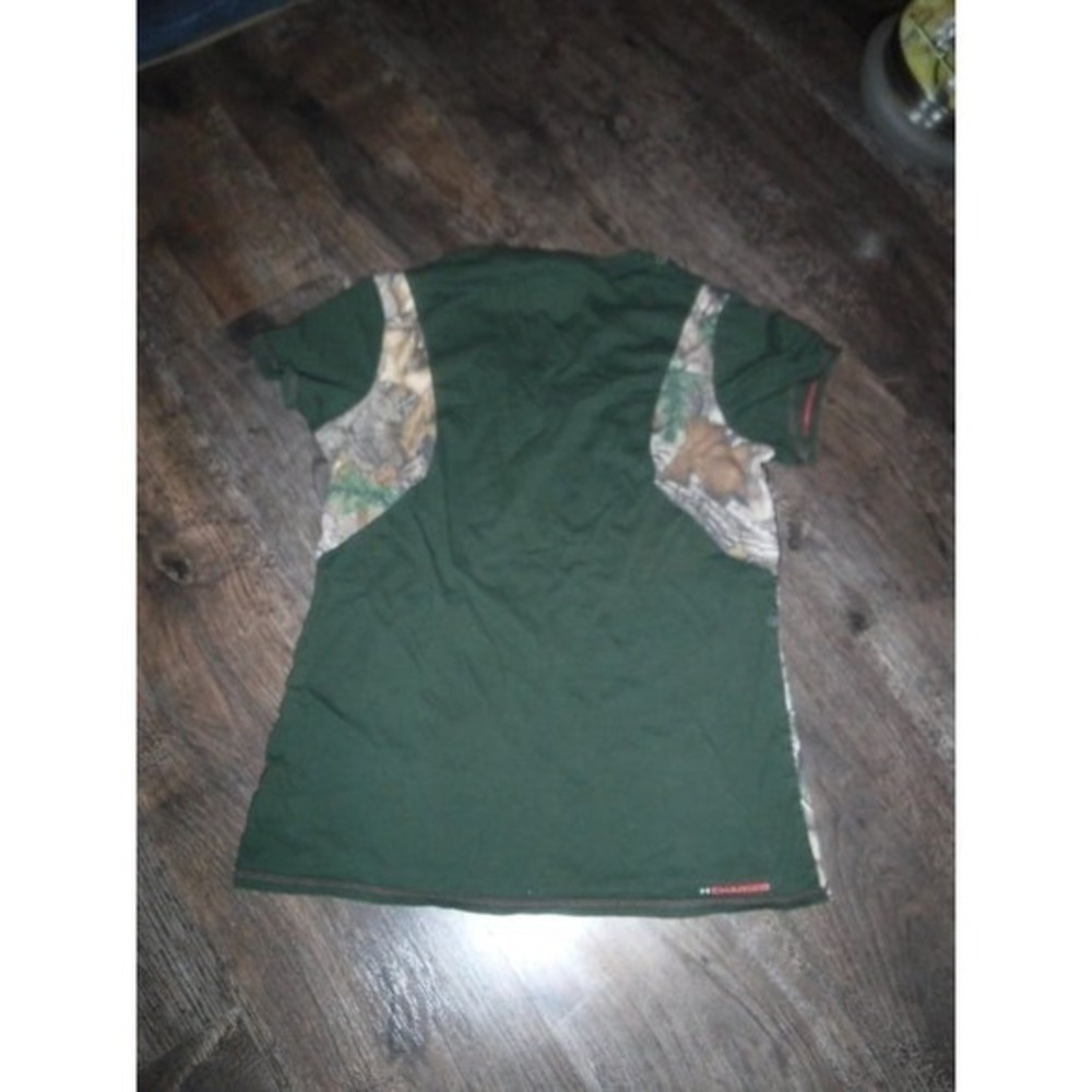 Under Armour HeatGear Camo Olive Green V Neck‎ Semi Fitted Top - Picture 4 of 5
